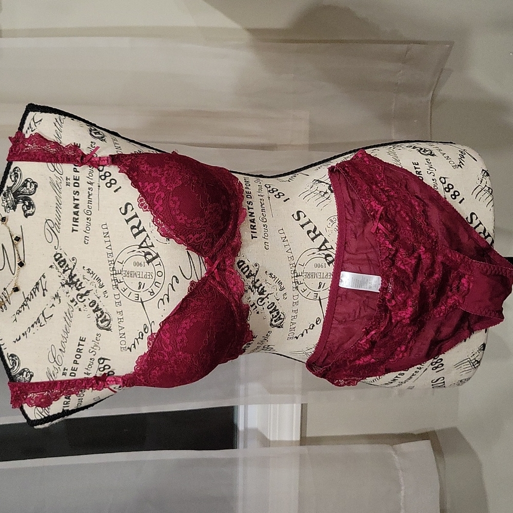Burgundy lace panty and bra set
